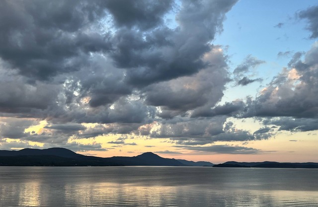 Vermont Lake House. Stunning lake views & sunsets. Perfect eclipse location
