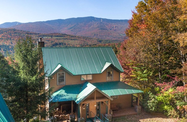 Vermont Post & Beam w/Hot Tub & Stunning Views