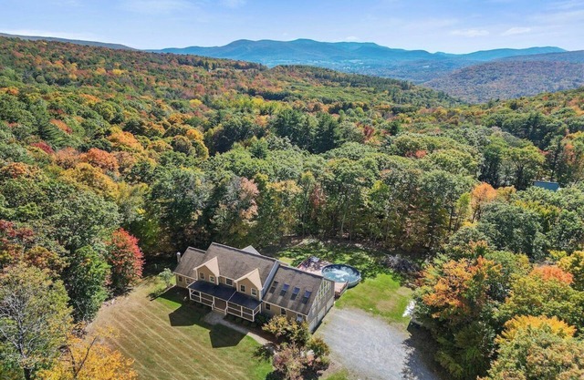 Vermont Vacation Villa—Grapevine Getaway