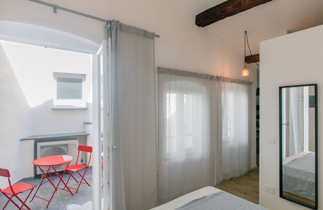 VERNAZZA - TIDDI, sunny and spacious suite-loft with terrace