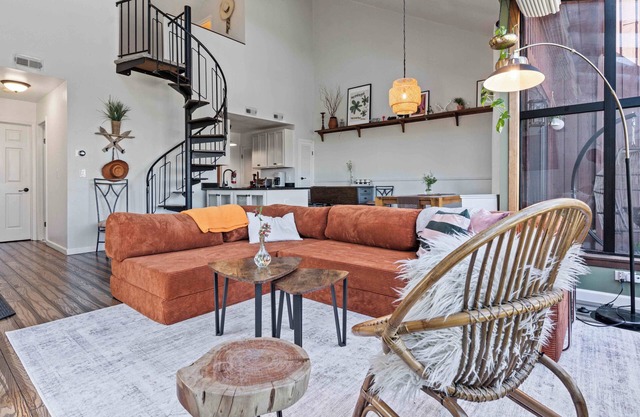 Vernon's Cozy 3BR Loft Condo Cabin w/Views