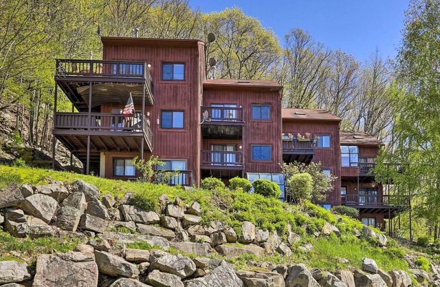 NEW! Vernon Township Condo w/ Scenic Mtn Views!