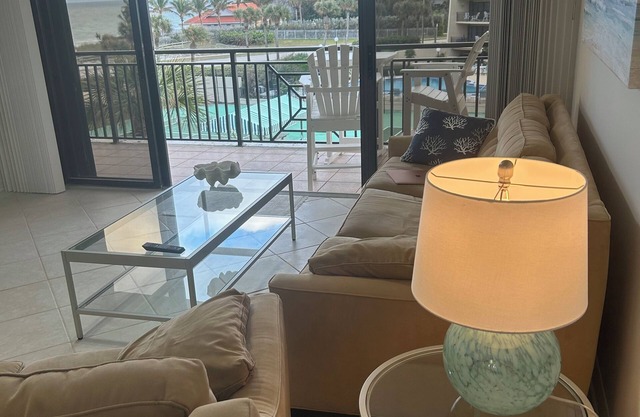 Vero Beach 2Bed 2Bath Condo with, Pool, Tennis, Pickleball, Fitness Next 2 Beach
