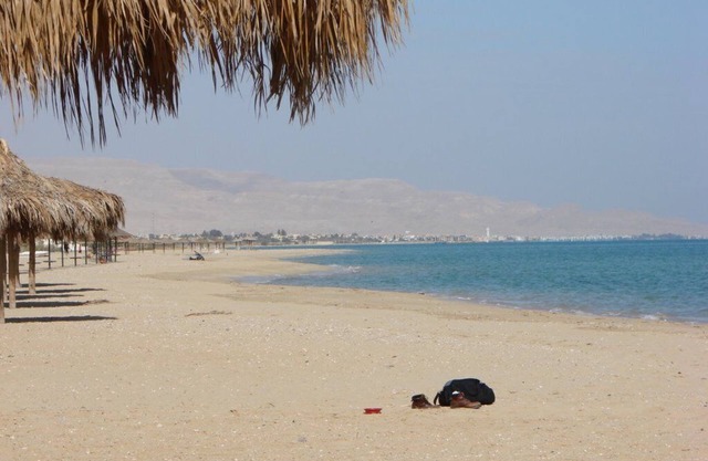 Das Hotel liegt in Ain Sokhna und bietet kostenfreies WLAN, einen Außenpool und eine Bar.