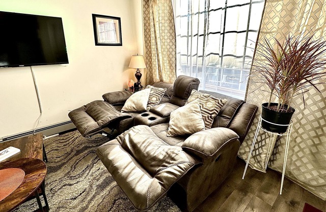 Relaxing 1B/1B Next to Swarthmore College, w/ Parking!