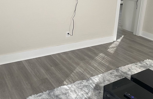 Very beautiful and cozy apartment. Few minutes away from a major mall