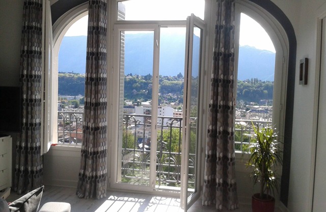Sehr schöne Wohnung mit herrlichem Blick und Pool in der Residenz