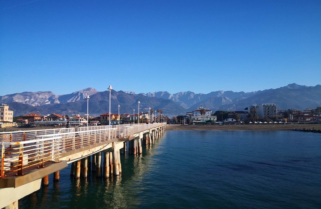 Very central apartment 300 m from the sea with parking space