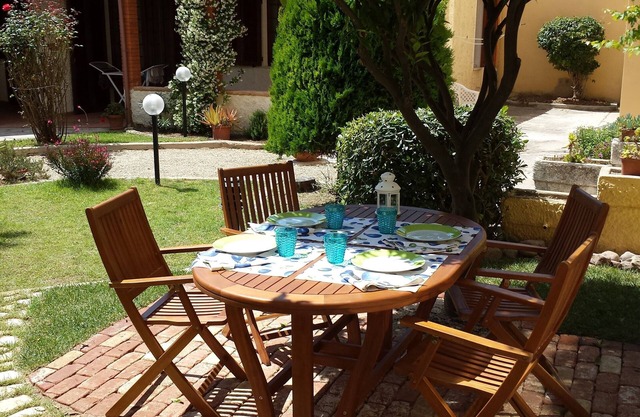 SEHR ZENTRALE WOHNUNG IN DER NÄHE DES MEERES MIT EIGENEM GARTEN KLIMAANLAGE WIFI
