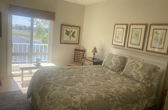 Very comfortable condo w/golf course and beach club access. Monthly rentals.