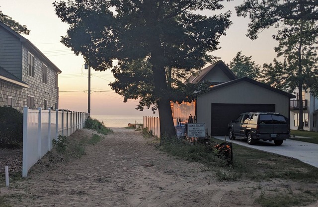 Very Cozy 1 bed Unit with Lake Huron beach access! Vintage ONE