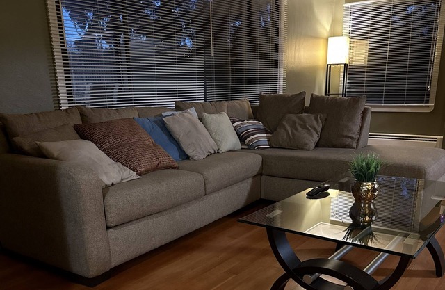 Very cozy home 20 minutes from Portland also 1 mile from Roloff farms