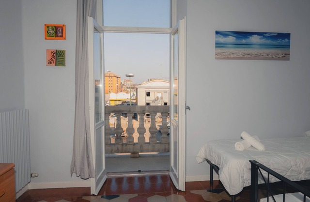Very large three-room apartment with separate kitchen