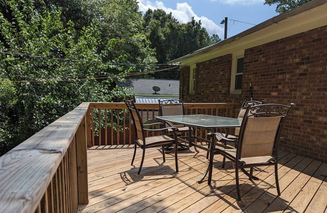 ~ Very nice 3BR house. 3 min from downtown Spartanburg.