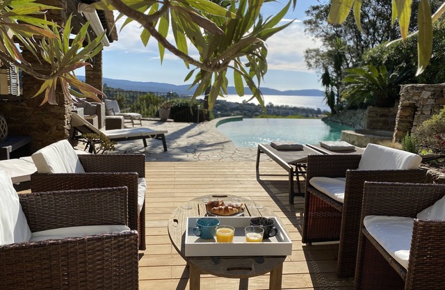 Sehr schöne Villa mit Infinity-Pool, Meerblick, Hafen, Cavalaire