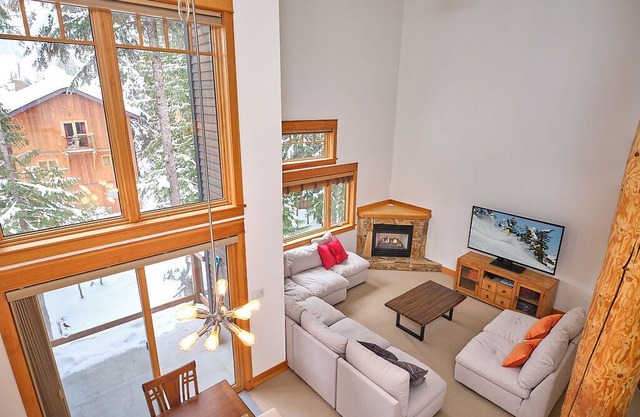 Very nicely appointed 3 Bedroom, 2 Bath Condo. Sleeps 8