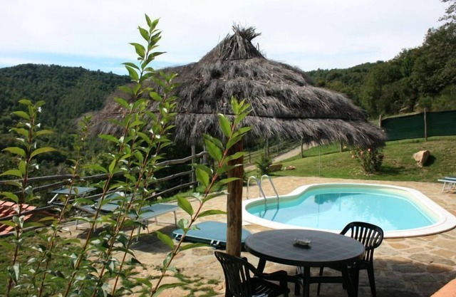 Altes Bauernhaus aus Stein für 5 Personen mit privatem Garten und Pool. Komplett eingezäunt. Eingebe