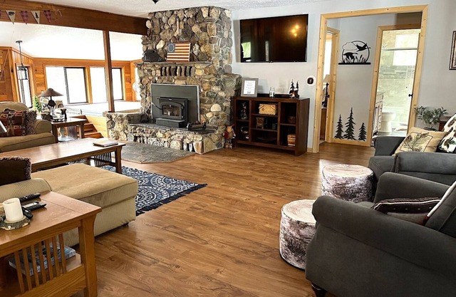 Very open, beautiful and cozy one level, 3 bed, 2 bath Cabin all on ONE LEVEL.