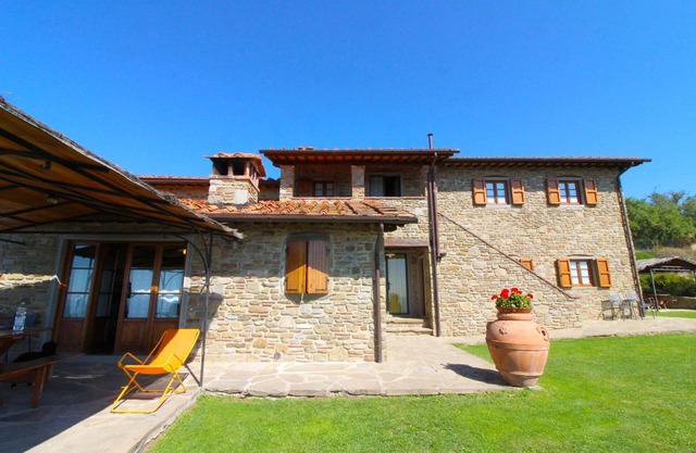 Panoramavilla mit privatem, eingezäunter Pool zwischen Arezzo und Florenz gelegen. Die Stadt San Giu