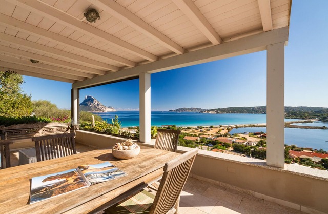 Sehr panoramisch fast vom Strand verfügbar von 17. 8