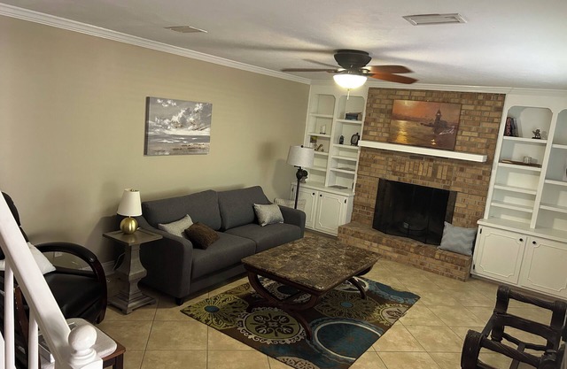 Very private Charming 3-bedroom townhome with AC, WiFi in Tallahassee.