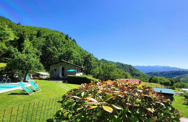 Sehr private, schön restaurierte Scheune mit privatem Pool,schöner Aussicht,WIFI