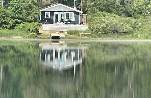 Very quaint, small Cottage on historic Idlewild lake