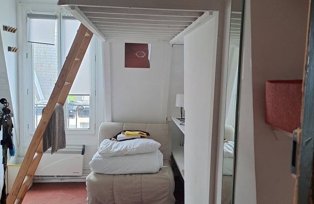 Very quiet, close to Saint Placide metro station and shops.