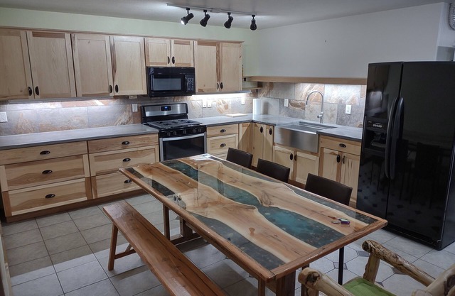 Very quiet ground floor basement apartment in the country, big outdoor space,!!!
