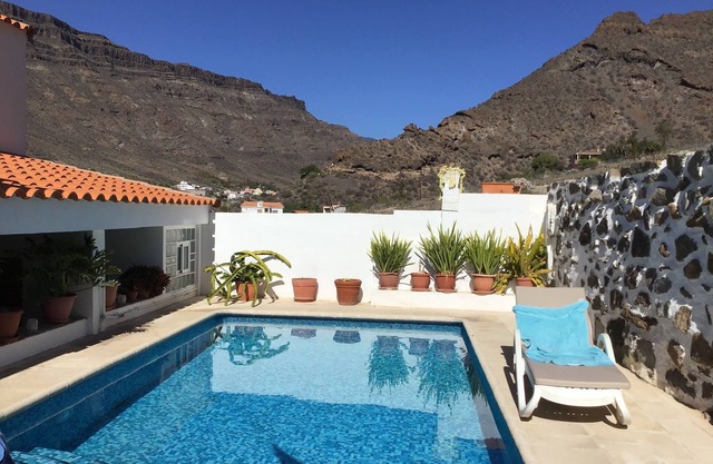 Sehr ruhiges Haus, Pool, Terrasse und Meerblick