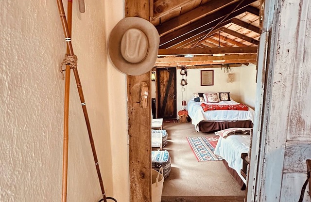 Cabin 2 Queen des frühen 20. Jahrhunderts, 1 Kinderbett. Kein Strom, Außendusche - nur Sommer