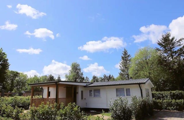 Very spacious 6-person house with covered veranda