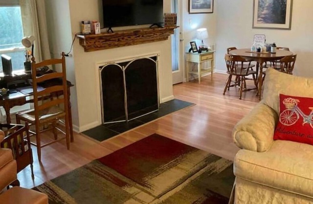 Very spacious and contemporary 2 bedroom condo with amazing Mountain Views