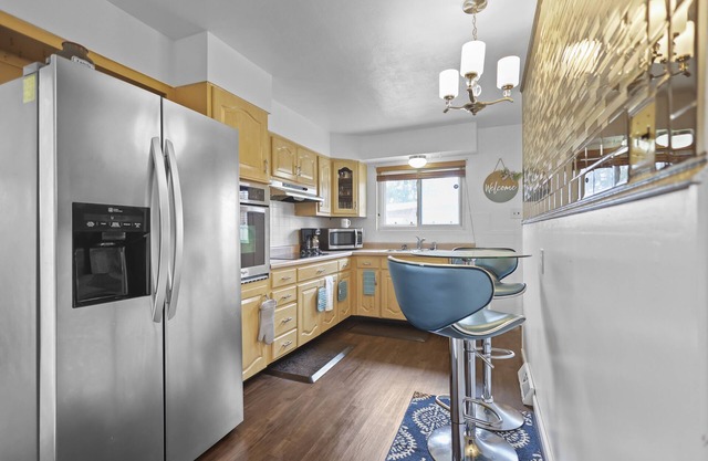 Very Spacious Duplex 7 minutes from ST. LOUIS AIRPORT and METROPOLITAN area!