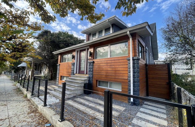 Very stylish, family size unit, 2 bed 2.5 bath. Private front yard,unit entrance