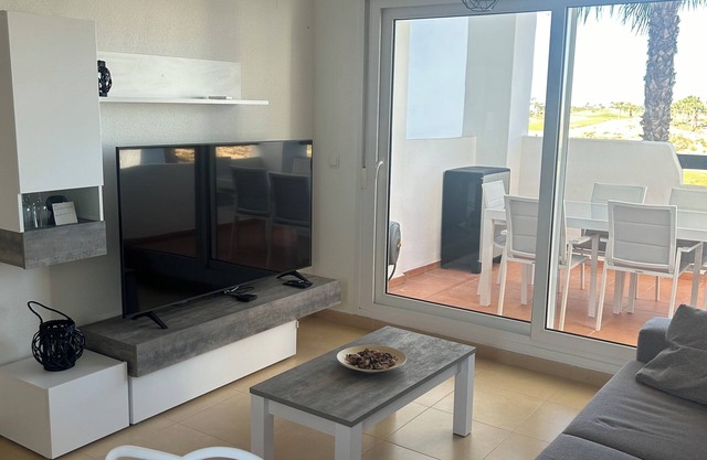 Very well-equipped family apartment in a quiet golf course with swimming pool.