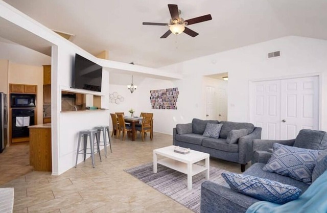 Veteran owned 3-bdrm king bed by six flags/seaworl