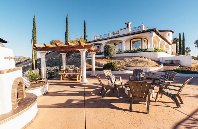 Spanische Villa mit fantastischer Aussicht | Schläft 18 | Spazieren Sie zu Weingütern! ❤ von AvantStay