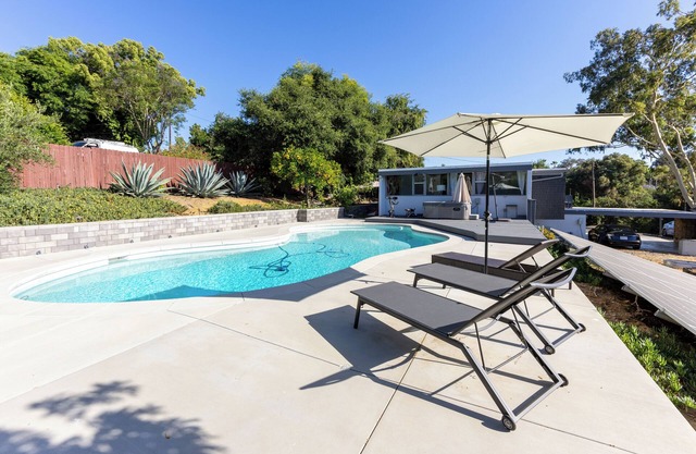 Via Rancho Vacation Estate - Pool, Spa, Grand Piano, EV charging, and minutes to winery