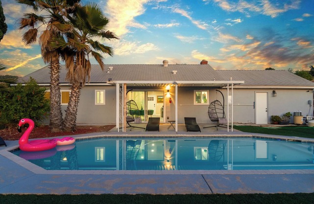 ViaConsuelo Pool House w/Mountain View & Private Pool Sleeps 14!