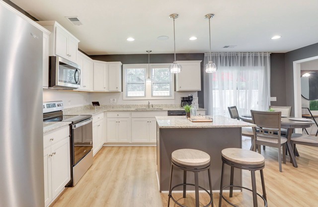'Vibe Villa' w/ Backyard ~ 8 Mi to Shaw AFB!