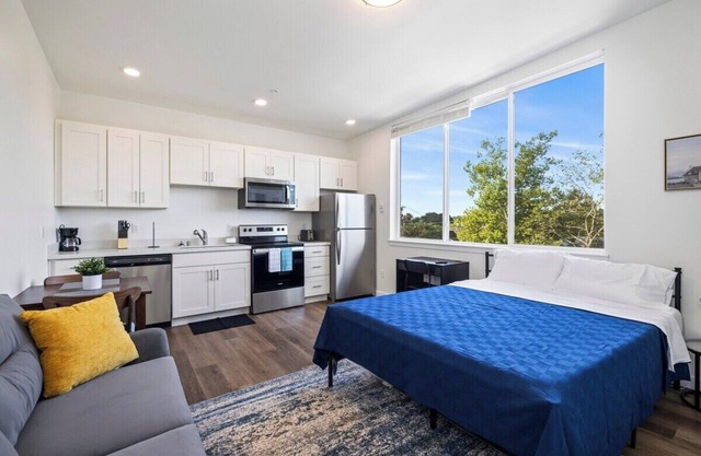 Vibrant 5 Apartment Units near McChord AFB