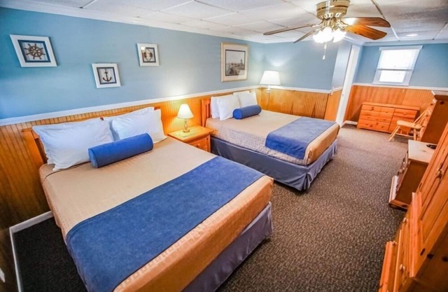 Vibrant Condo Ideal for Couples