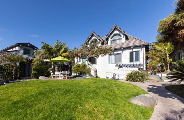 Vibrant Studio with a Short Drive from Del Mar Dog Beach