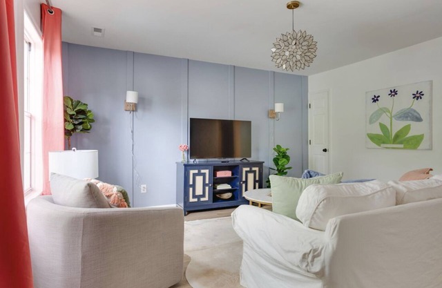 Vibrant Villa Green-2 King En-suites, 20 min RDU/PNC Park, 5 min Shelley Lake