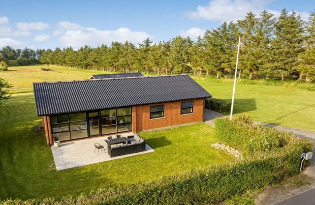"Vicente" - 800m from the sea by Interhome