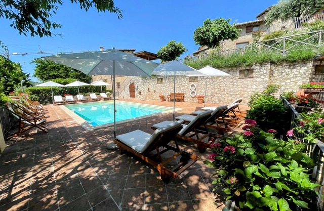Vicolo, a fabulous country cottage sleeps 5 with aircon, wifi and pool