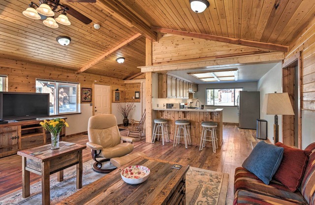 Victor Woodland Cabin Retreat w/ Fire Pit
