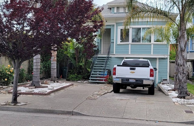 Victoria home near to downtown oakland!!!
