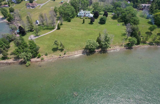 Victorian 2 bedroom 1.5 bath townhome screened porch, view of St. Lawrence River